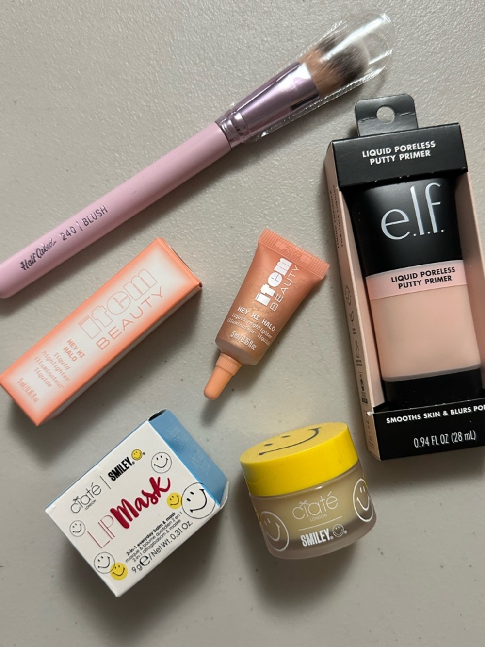 New Makeup Bundle - lip mask, highlighter, primer, blush brush - Picture 2 of 3